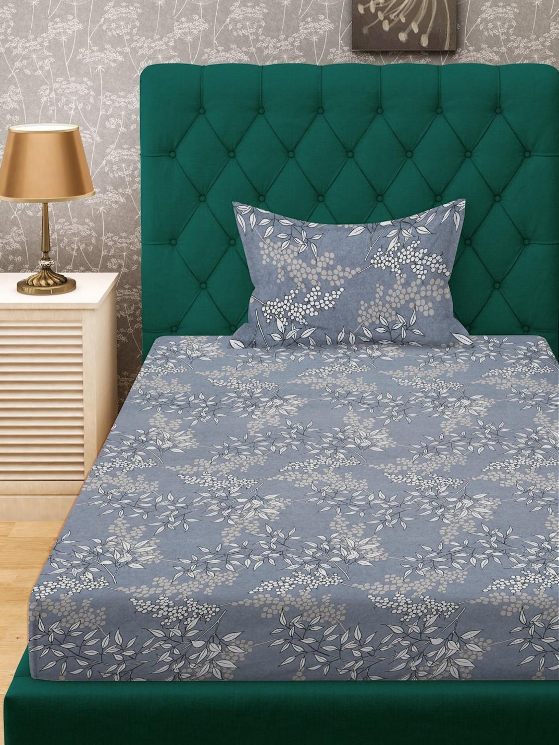 Image of Klotthe Polycotton Single Fitted (Elastic) 300 TC Printed 1 Bedsheet with 2 Pillow Covers