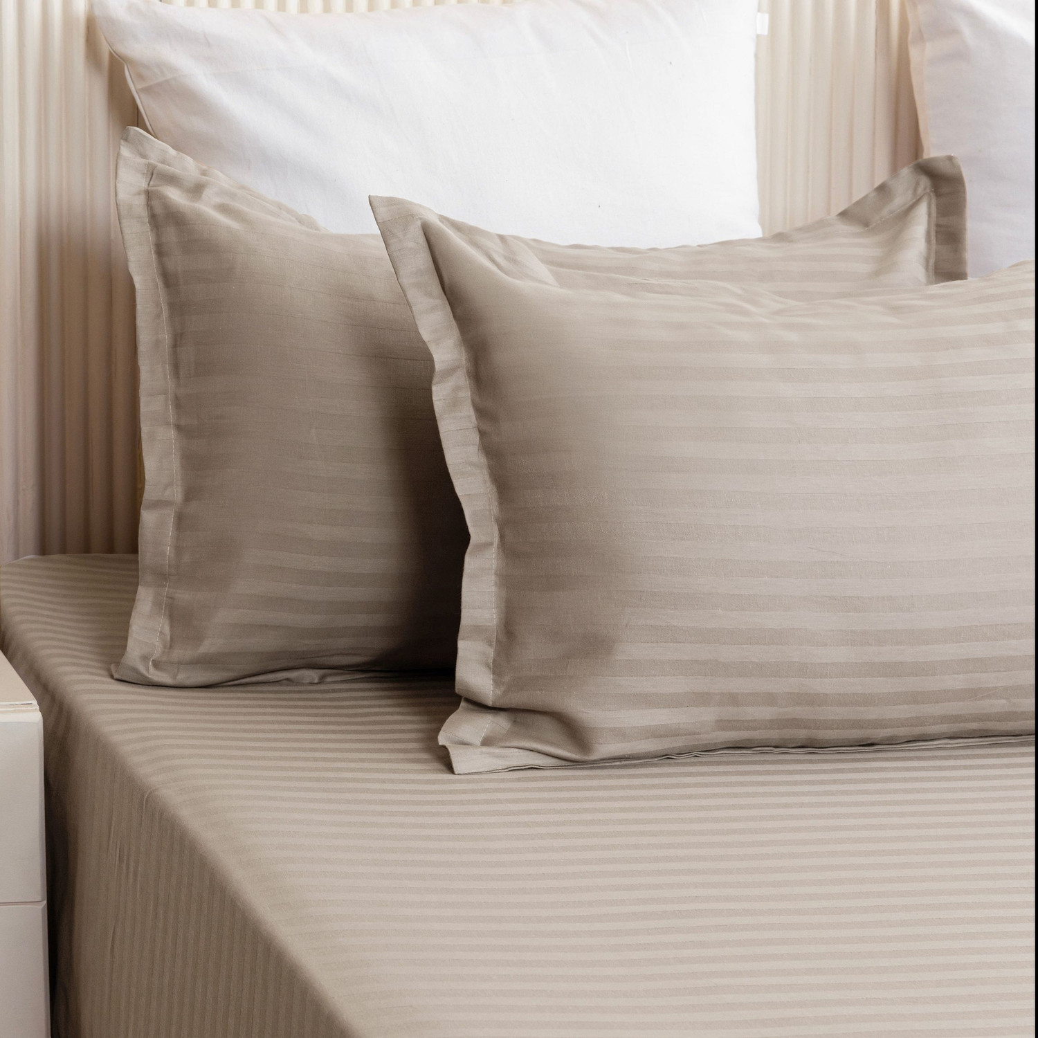 Image of Weave & Decor Microfiber King Flat 300 TC Striped 1 Bedsheet with 2 Pillow Covers