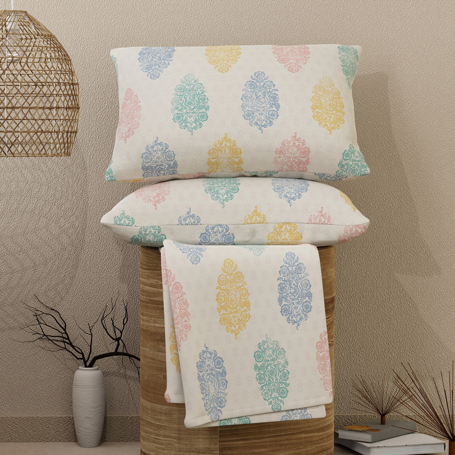 Image of Layers Cotton Double Flat 144 TC Printed 1 Bedsheet with 2 Pillow Covers