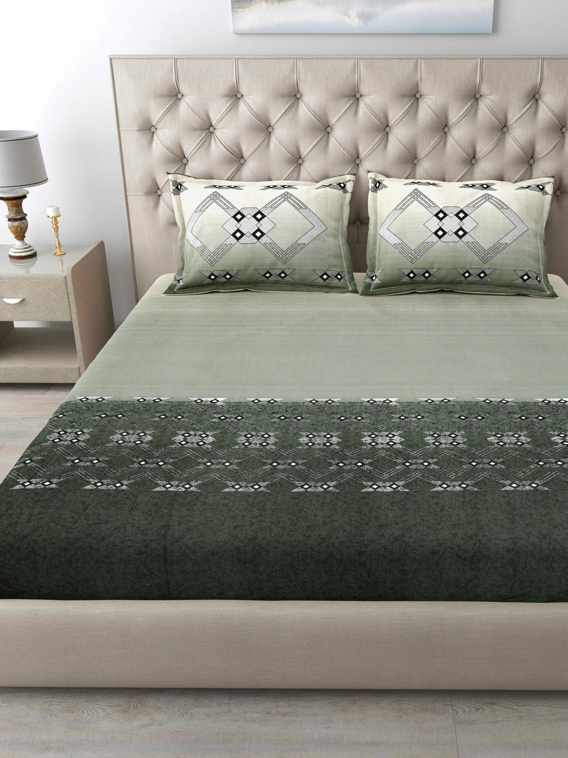 Image of Mafatlal Cotton King Flat 186 TC Geometric 1 Bedsheet with 2 Pillow Covers