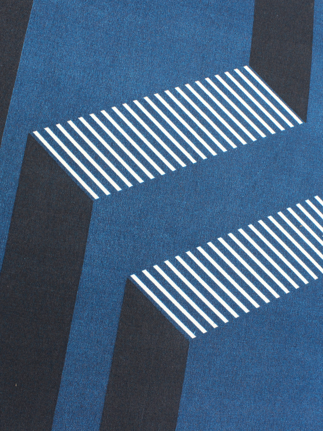 Image of Flipkart SmartBuy Microfiber Double Fitted (Elastic) 144 TC Abstract 1 Bedsheet with 2 Pillow Covers