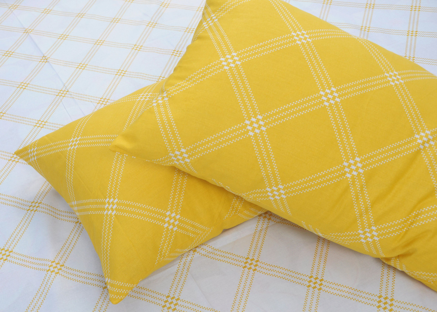 Image of Huesland Cotton King Flat 210 TC Geometric 1 Bedsheet with 2 Pillow Covers
