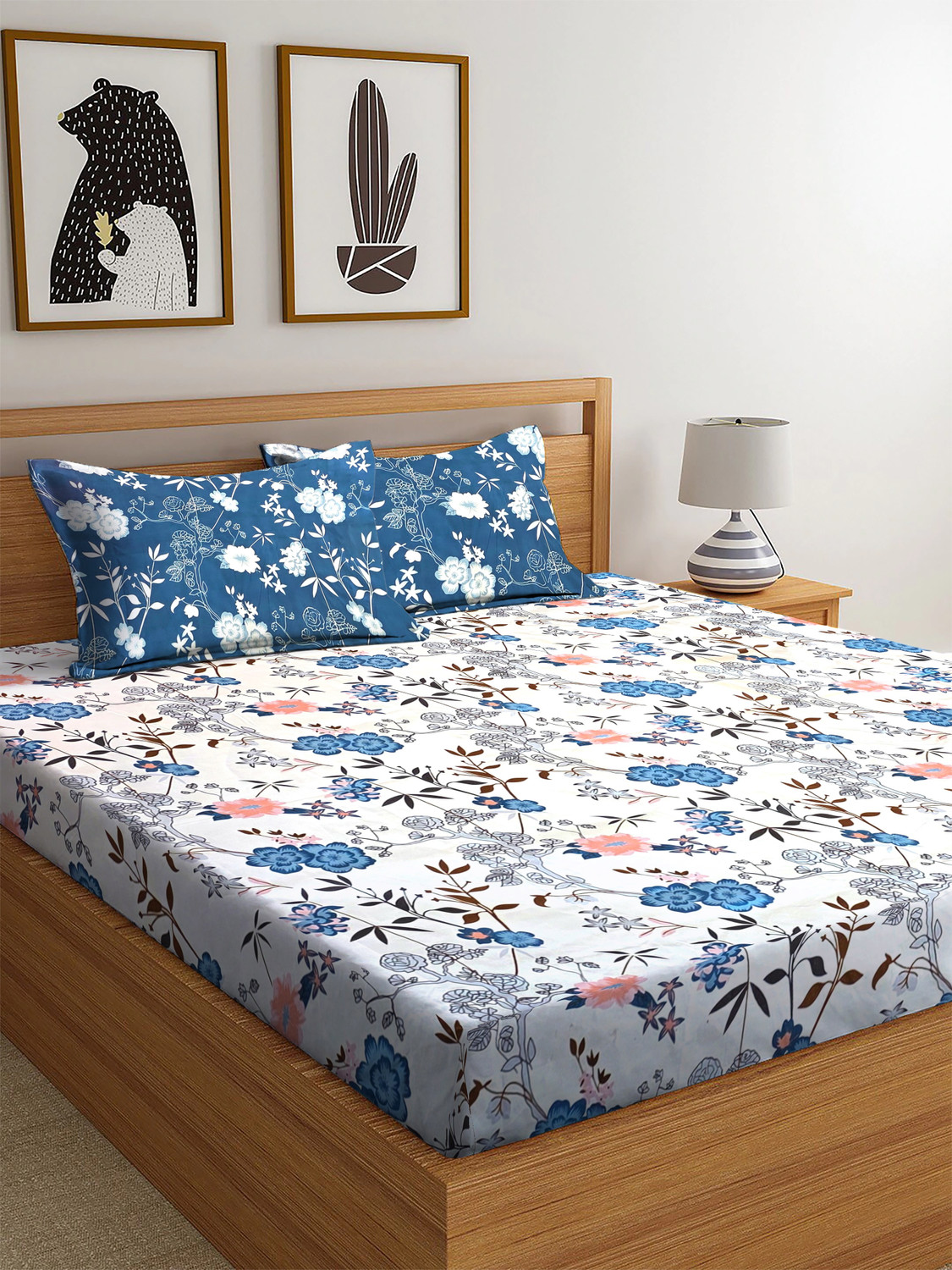 Image of CARLTON LONDON Cotton Double Fitted (Elastic) 104 TC Printed 1 Bedsheet with 2 Pillow Covers