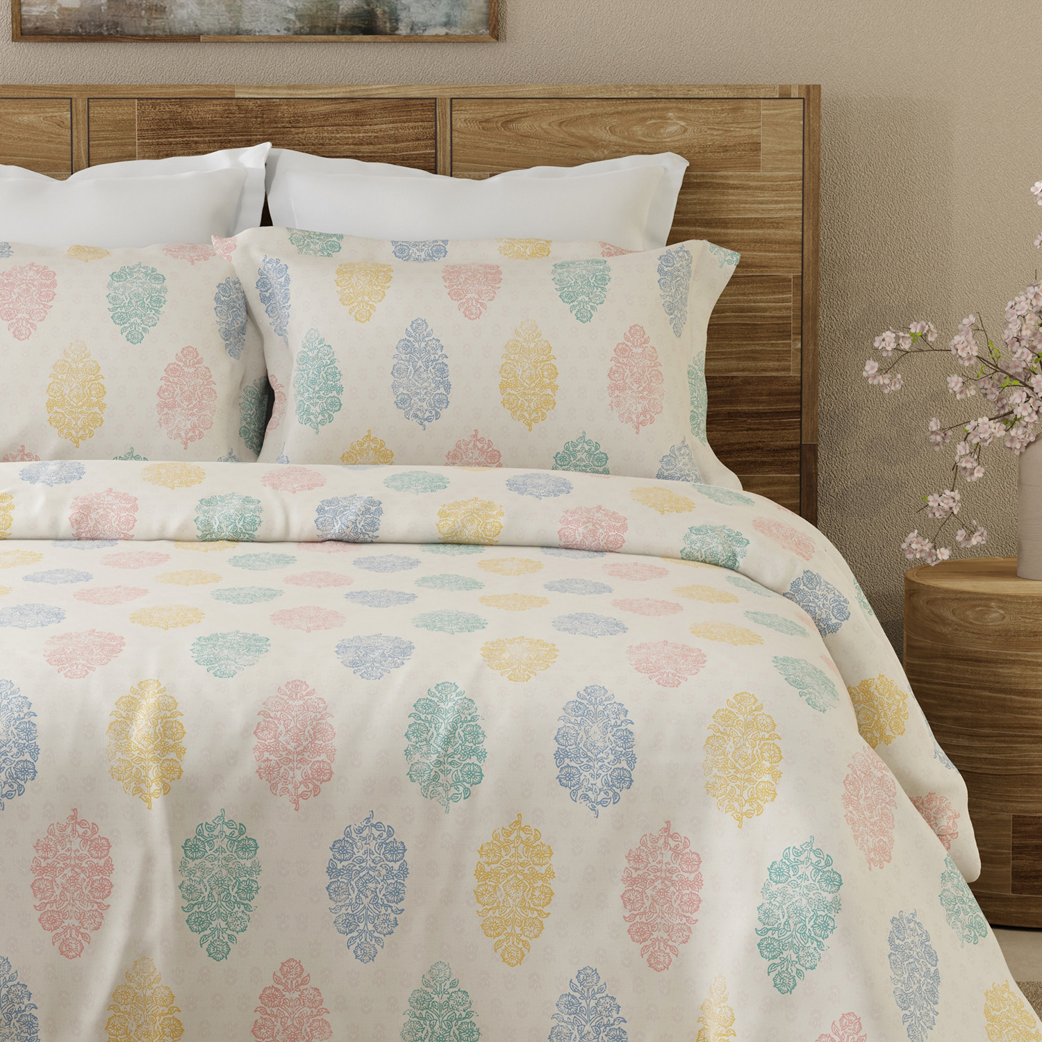Image of Layers Cotton Double Flat 144 TC Printed 1 Bedsheet with 2 Pillow Covers