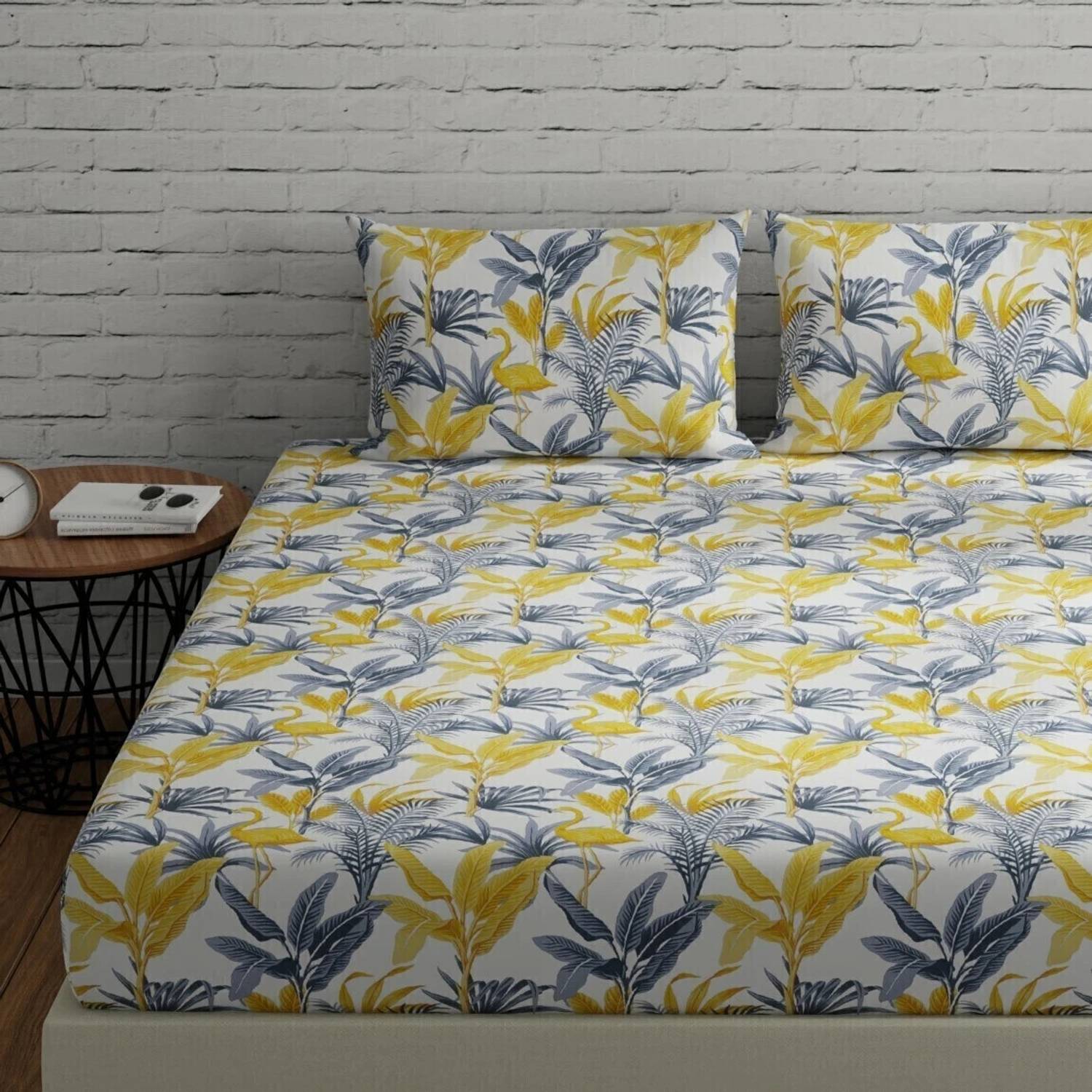 Huesland Cotton Double Flat 144 TC Striped 1 Bedsheet with 2 Pill