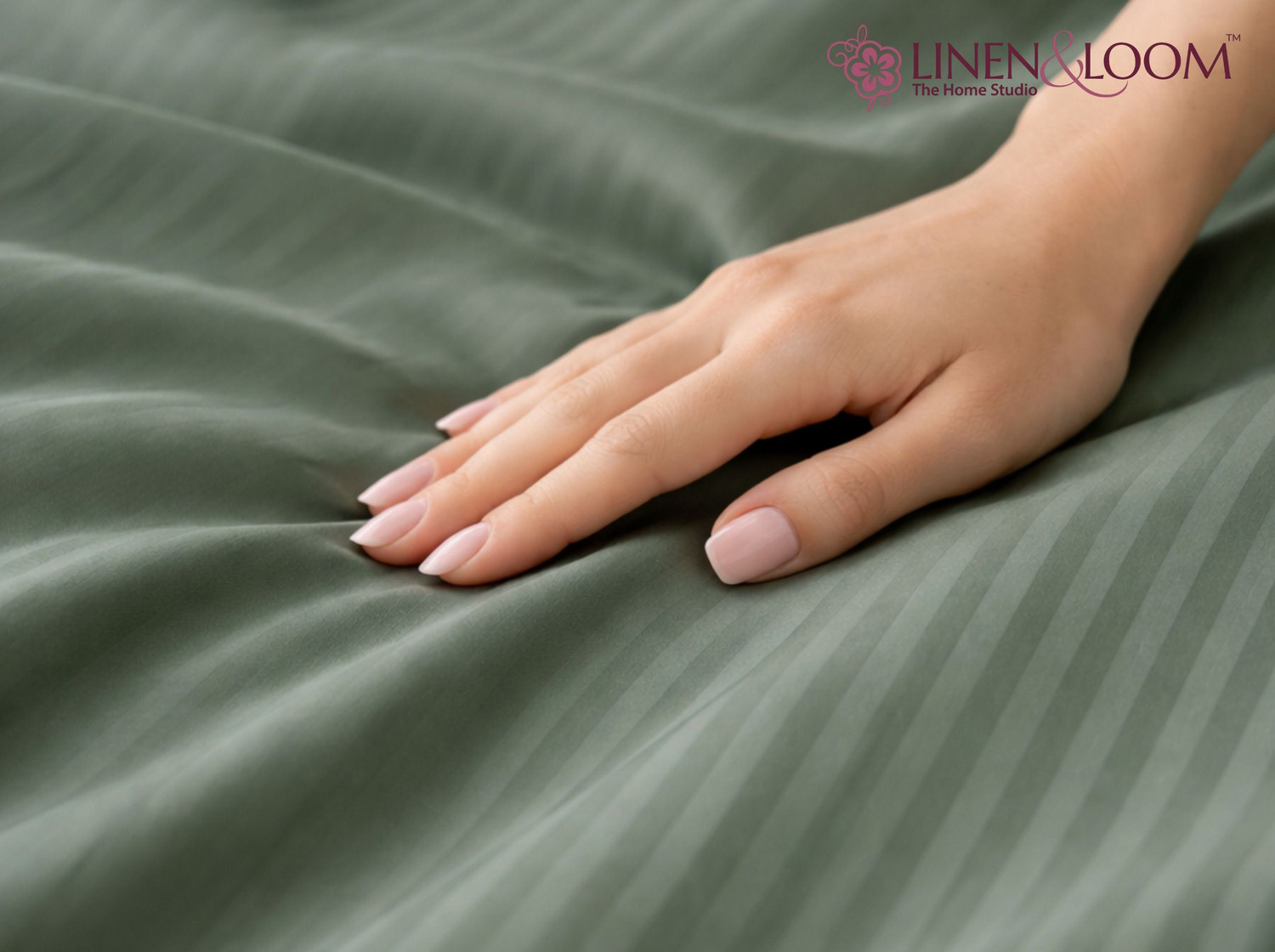 Image of Linen & Loom Cotton Blend Super King Flat 200 TC Striped 1 Bedsheet with 2 Pillow Covers