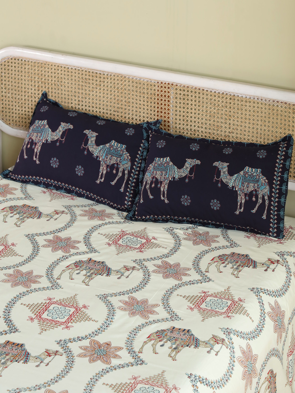 Image of Homeful Style Cotton King Flat 120 TC Printed 1 Summer Bedsheet with 2 Pillow Covers