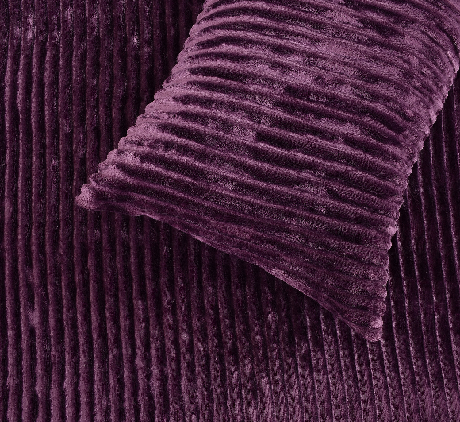 Image of CLOVIS KRAFTS Woolen King Fitted (Elastic) 240 TC Striped 1 Bedsheet with 2 Pillow Covers