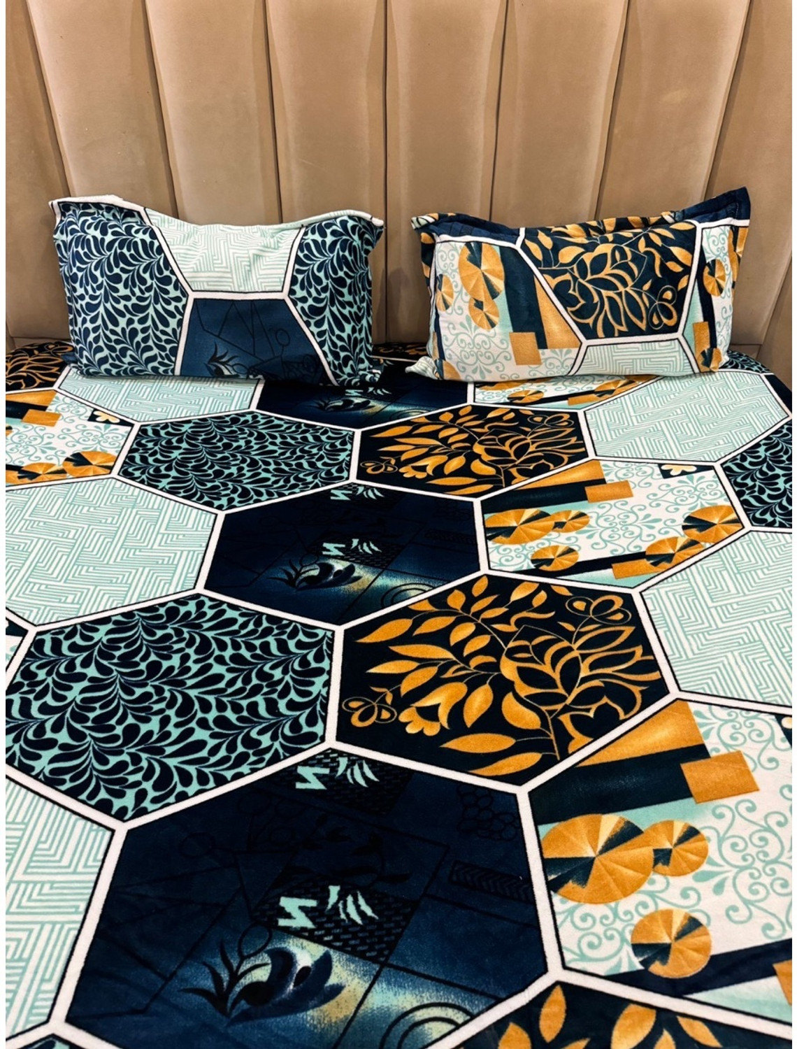 Image of Byloom Velvet Queen Fitted (Elastic) 220 TC Printed 1 Bedsheet with 2 Pillow Covers
