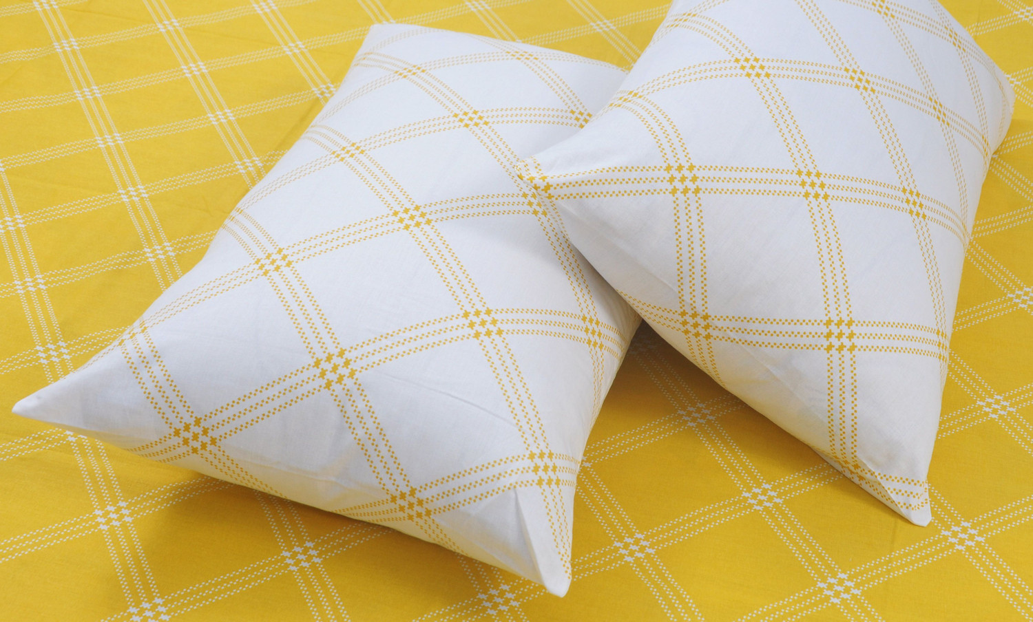 Image of Huesland Cotton King Flat 210 TC Geometric 1 Bedsheet with 2 Pillow Covers