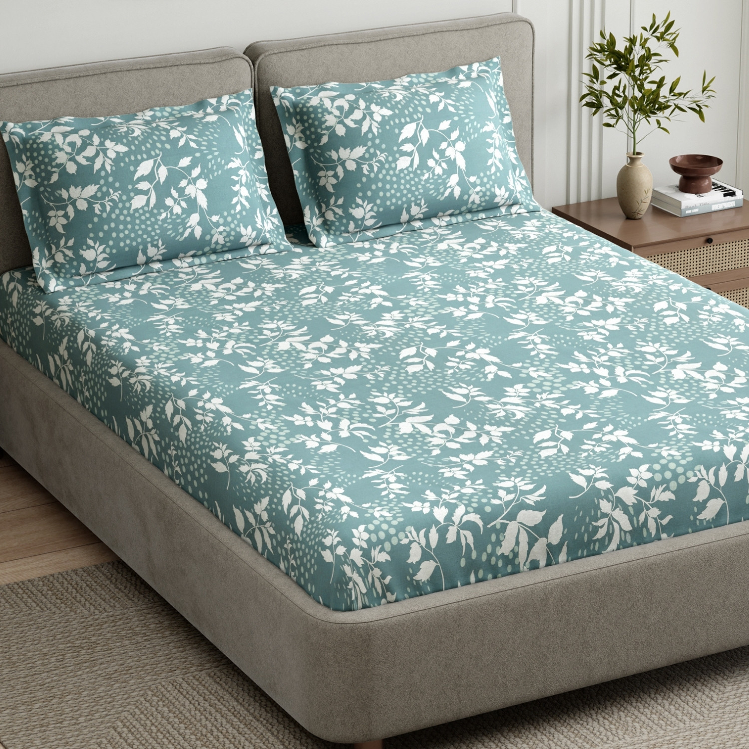 Image of haus & kinder Cotton King Fitted (Elastic) 144 TC Printed 1 Summer Bedsheet with 2 Pillow Covers