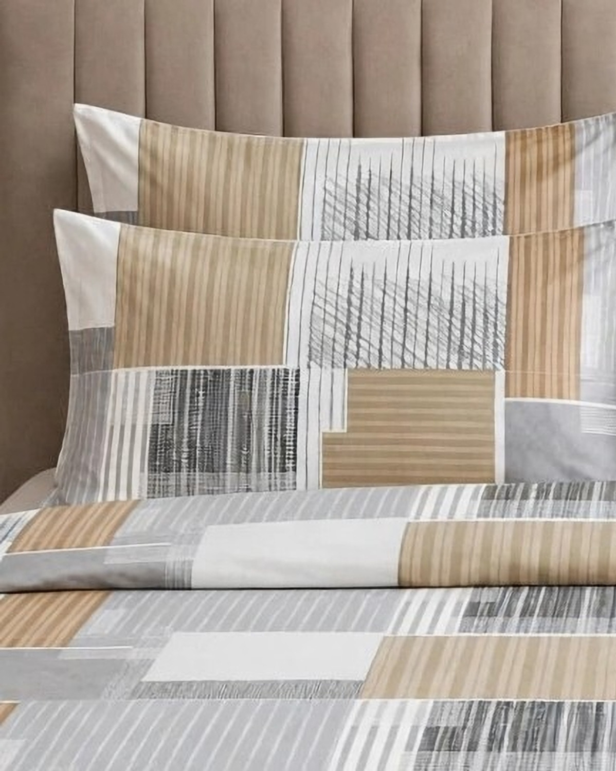 Image of Sumee Vastraya Cotton Blend King Flat 400 TC Geometric 1 Summer Bedsheet with 2 Pillow Covers (Multicolor)