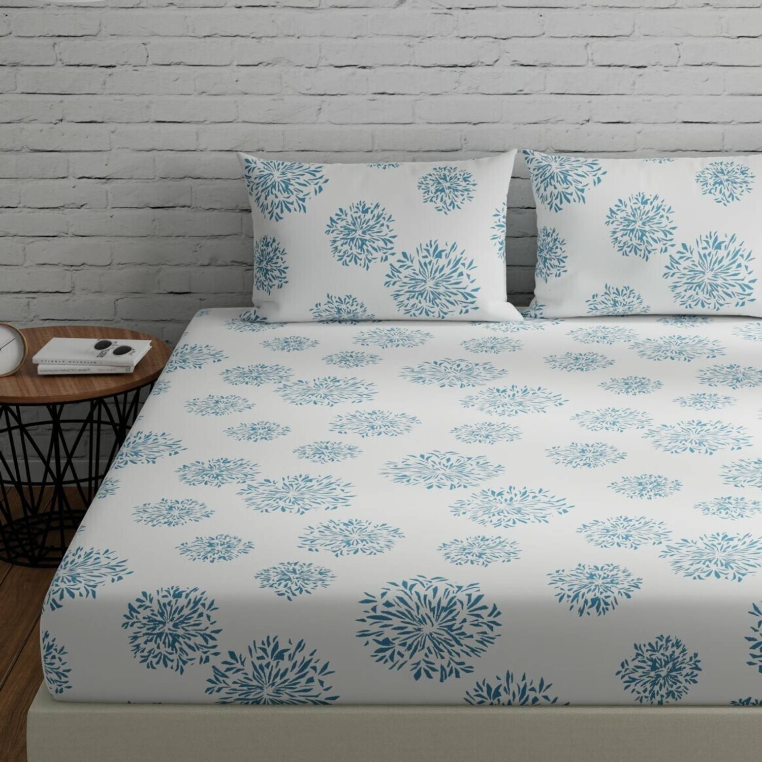 Huesland Cotton Double Flat 144 TC Geometric 1 Bedsheet with 2 Pi