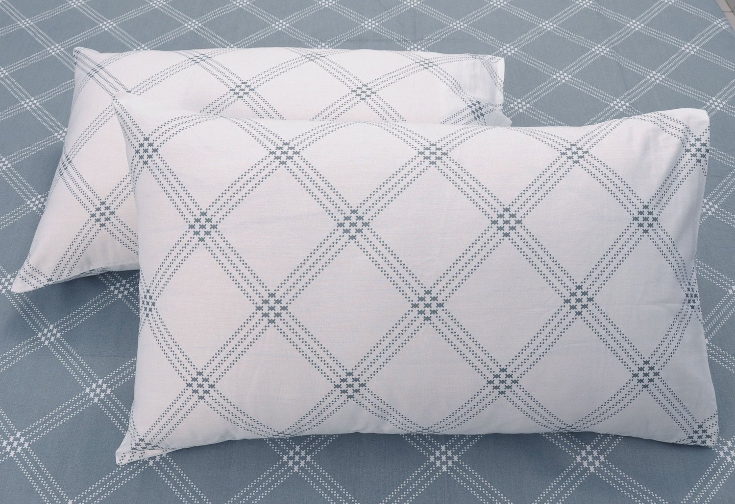 Image of Huesland Cotton King Flat 210 TC Geometric 1 Bedsheet with 2 Pillow Covers