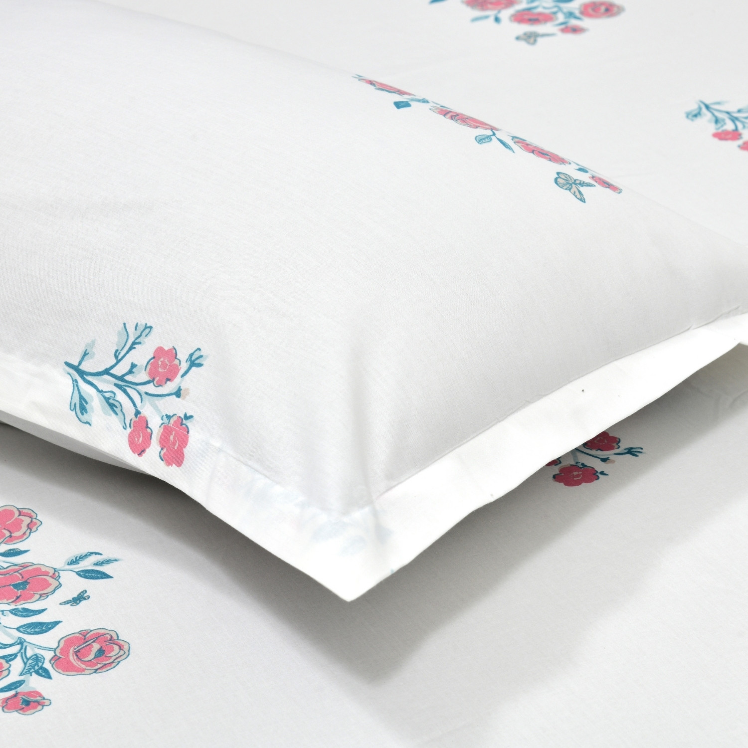 Image of haus & kinder Cotton Double Fitted (Elastic) 186 TC Printed 1 Bedsheet with 2 Pillow Covers