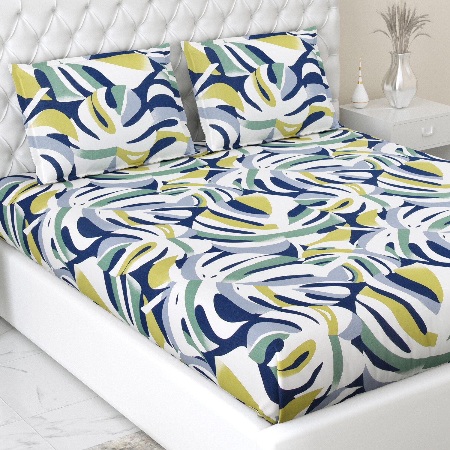 Image of haus & kinder Cotton Double Fitted (Elastic) 144 TC Printed 1 Bedsheet with 2 Pillow Covers