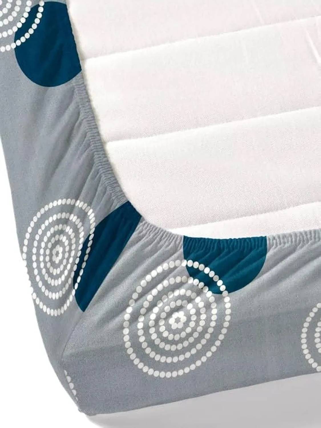 vashek King Fitted Microfiber Bedsheet with Pillow Covers - Image 4