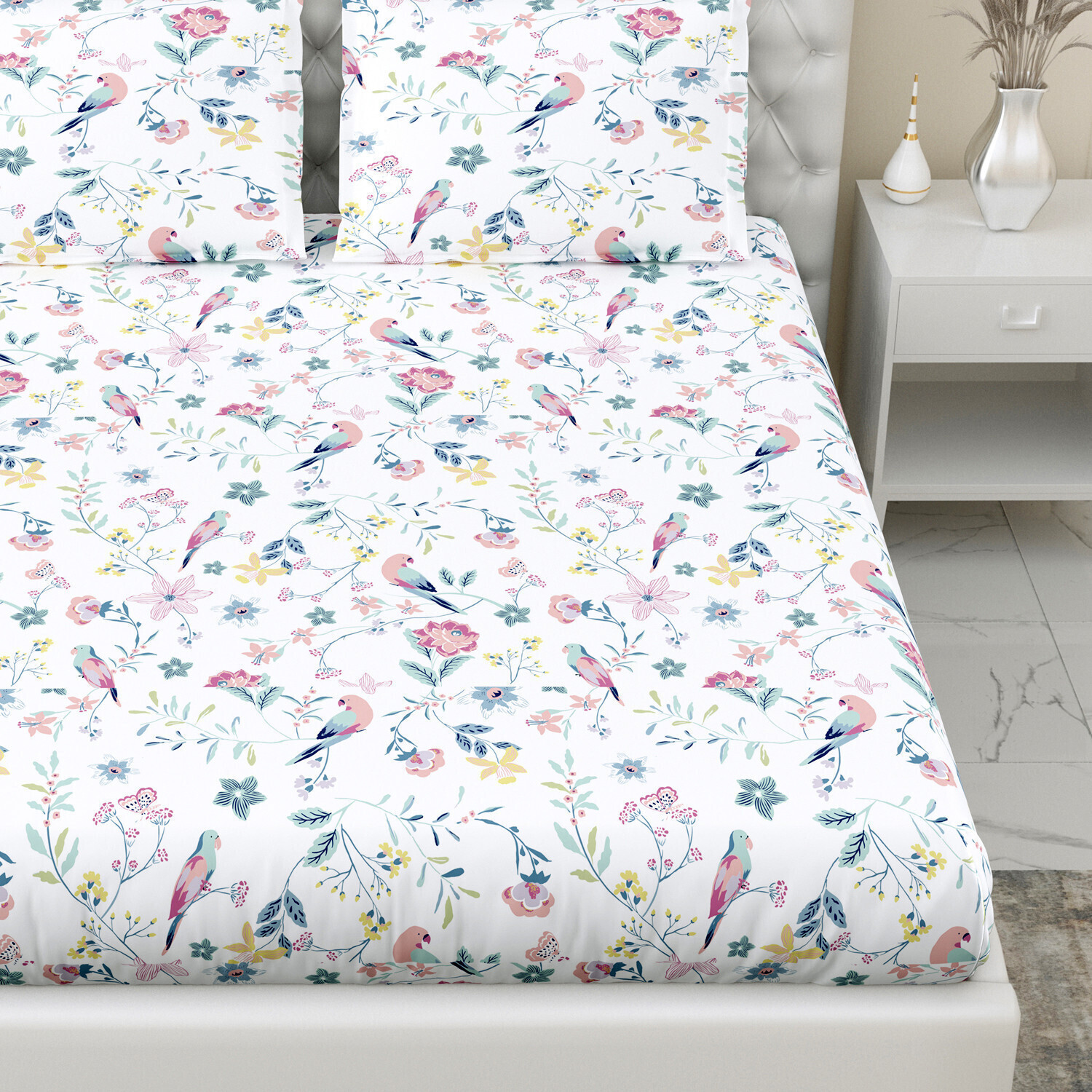Image of haus & kinder Cotton Double Fitted (Elastic) 186 TC Printed 1 Bedsheet with 2 Pillow Covers