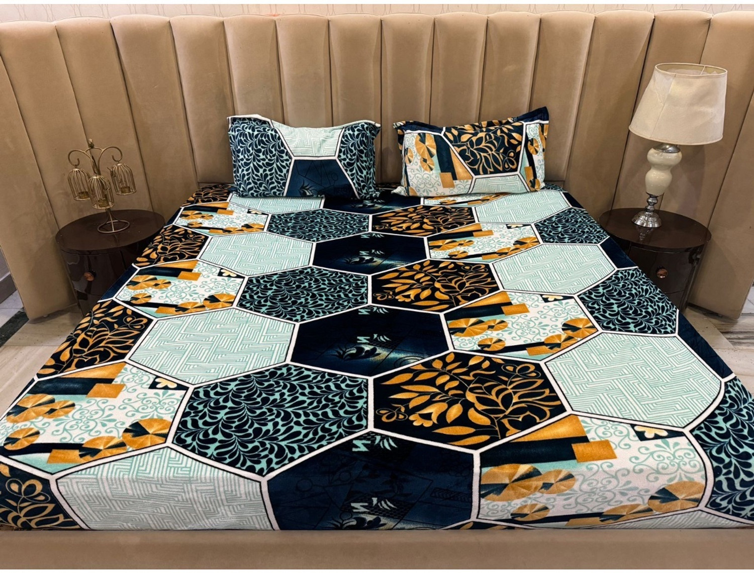 Image of Byloom Velvet Queen Fitted (Elastic) 220 TC Printed 1 Bedsheet with 2 Pillow Covers