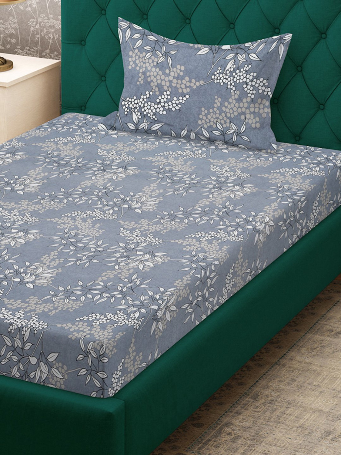 Image of Klotthe Polycotton Single Fitted (Elastic) 300 TC Printed 1 Bedsheet with 2 Pillow Covers