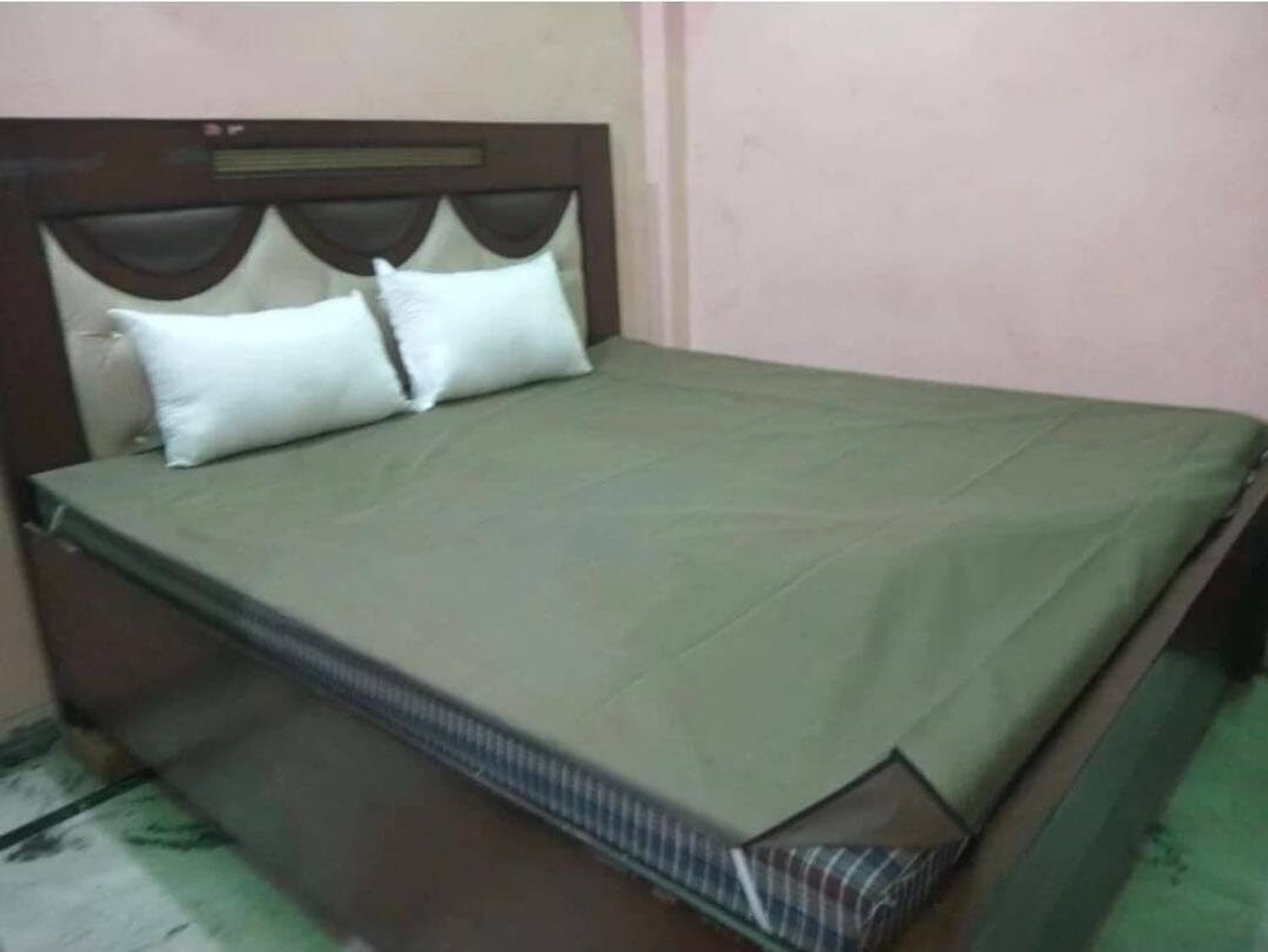 NGTRADINGCO Polyester Double Fitted (Elastic) 200 TC Solid 1 Beds