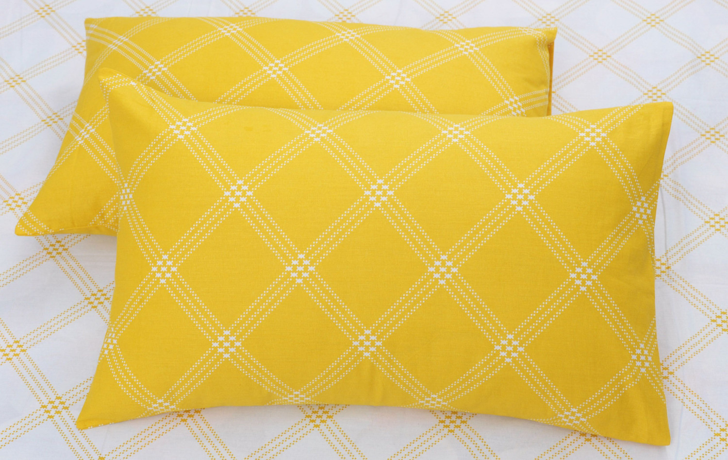 Image of Huesland Cotton King Flat 210 TC Geometric 1 Bedsheet with 2 Pillow Covers