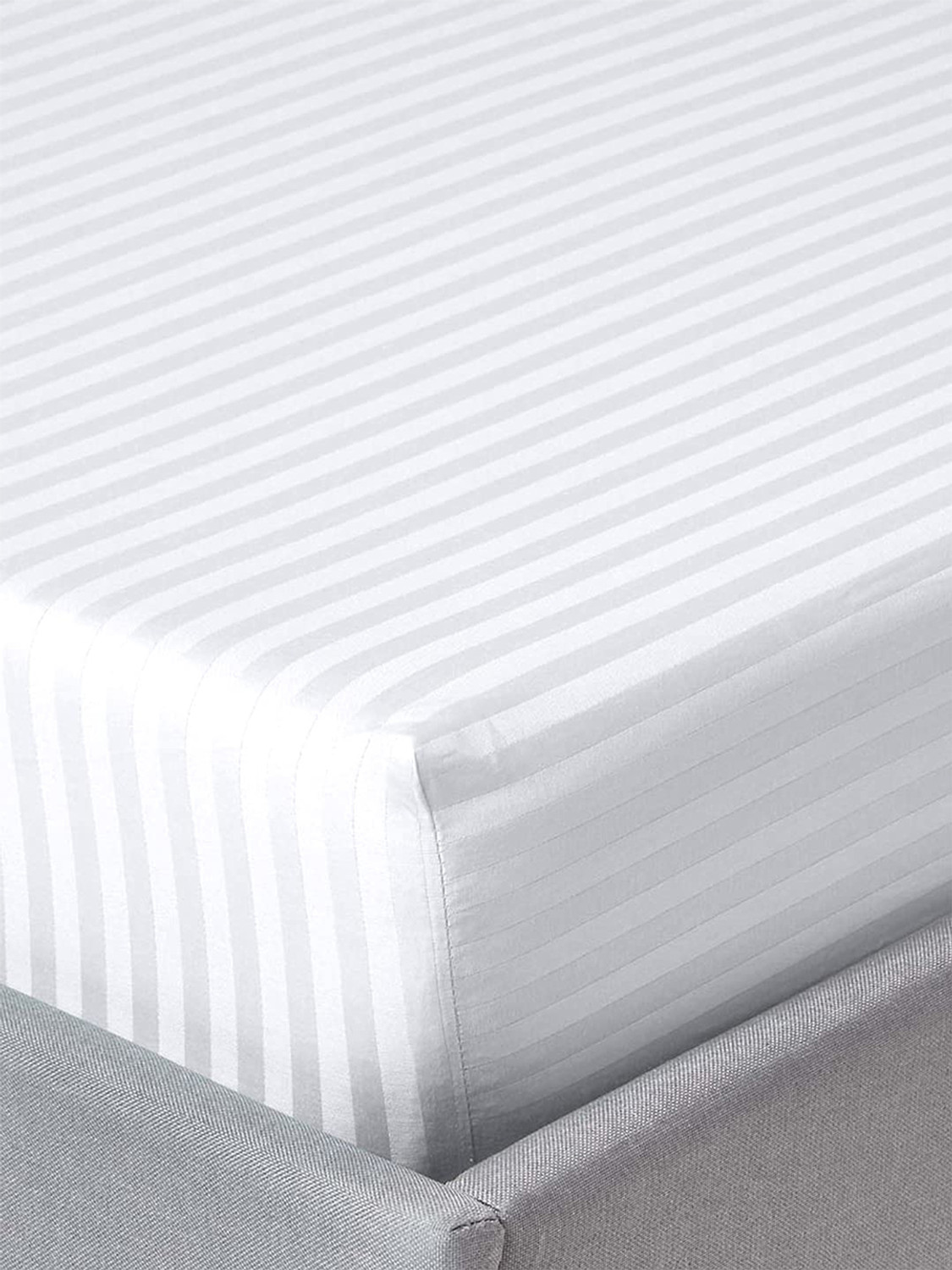 Image of LINENWALAS Cotton Queen Fitted (Elastic) 210 TC Striped 1 Bedsheet with 2 Pillow Covers
