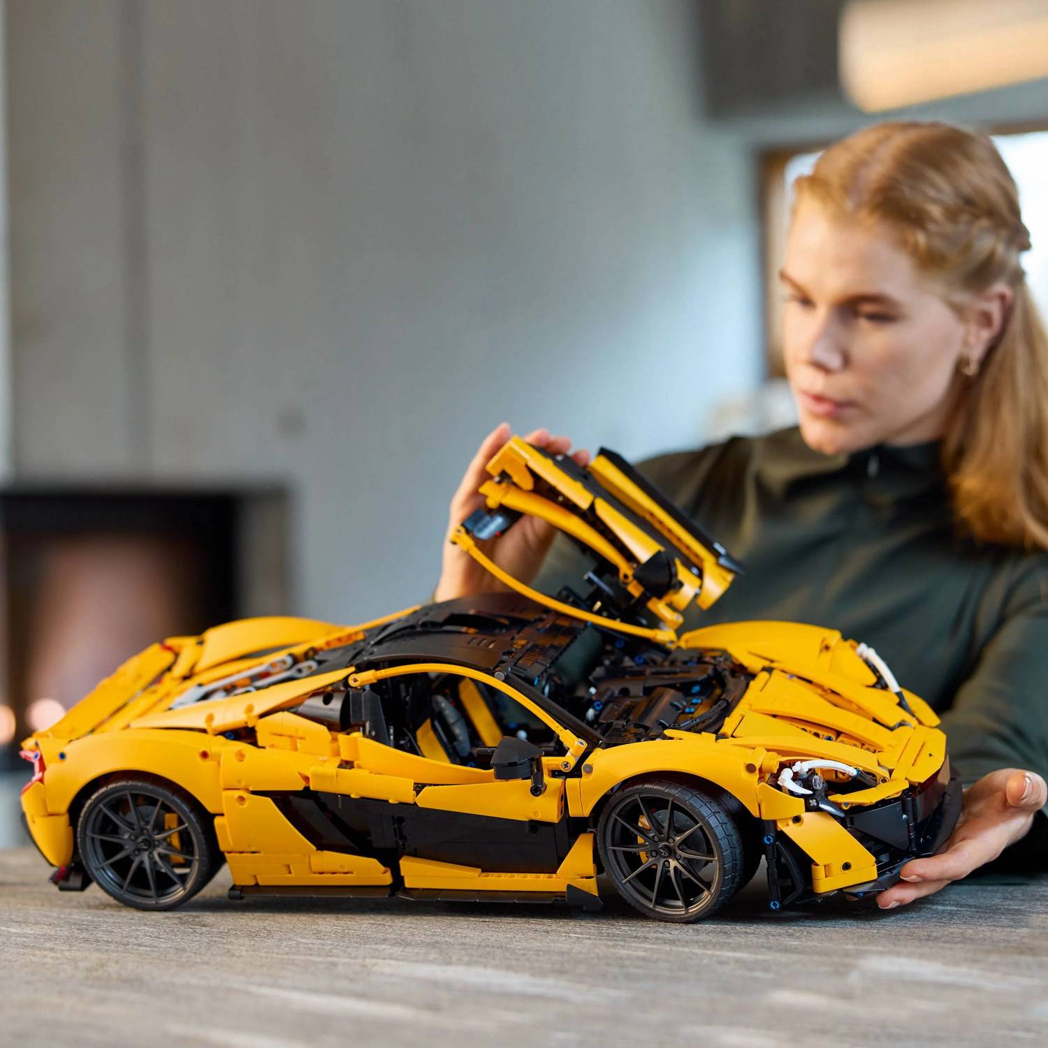 LEGO Technic McLaren P1 Hypercar 42172 - Image 5