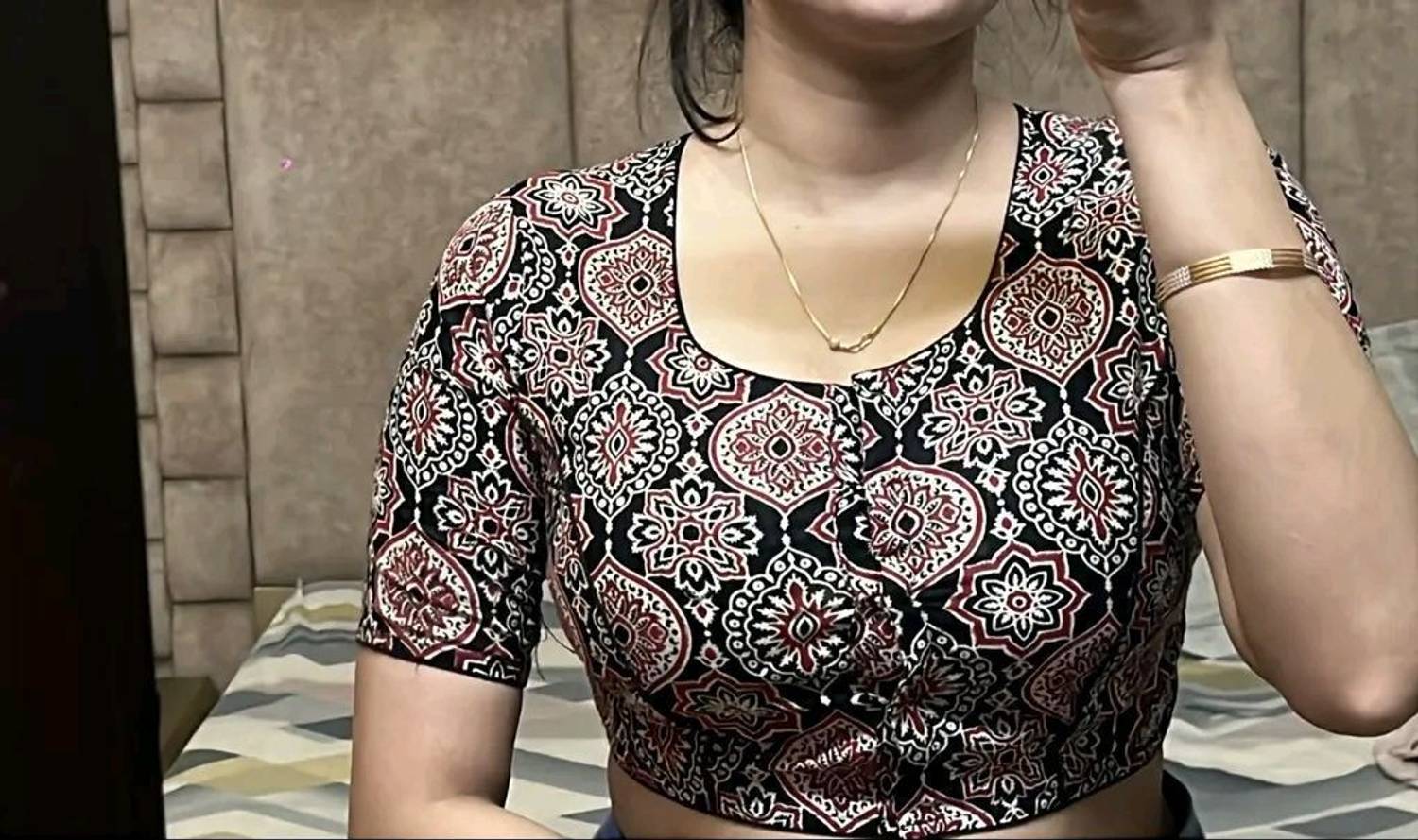 Ahriz Round Neck Women Blouse