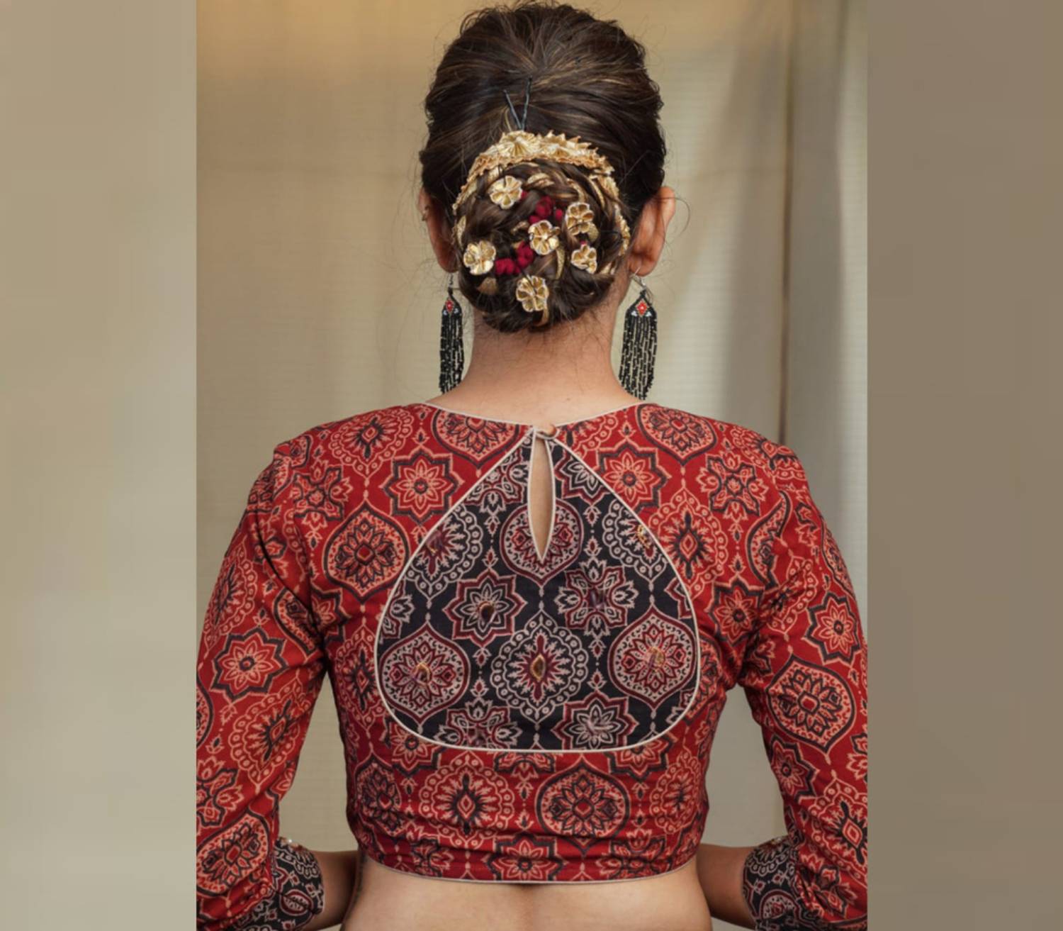 AleyaEmbroidary U-Neck Women Blouse