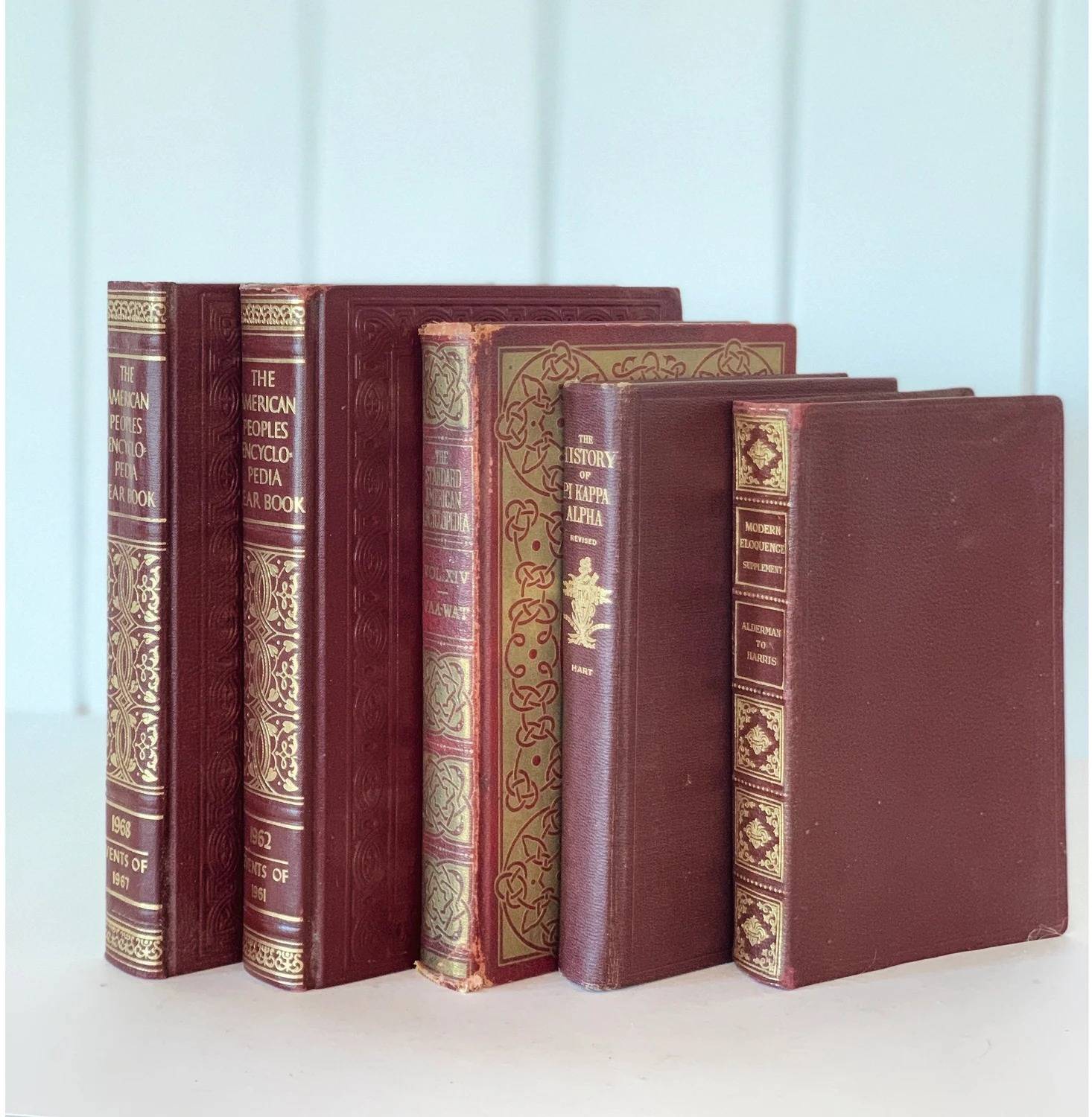 アンティーク　本 dark-red-vintage-books-instant