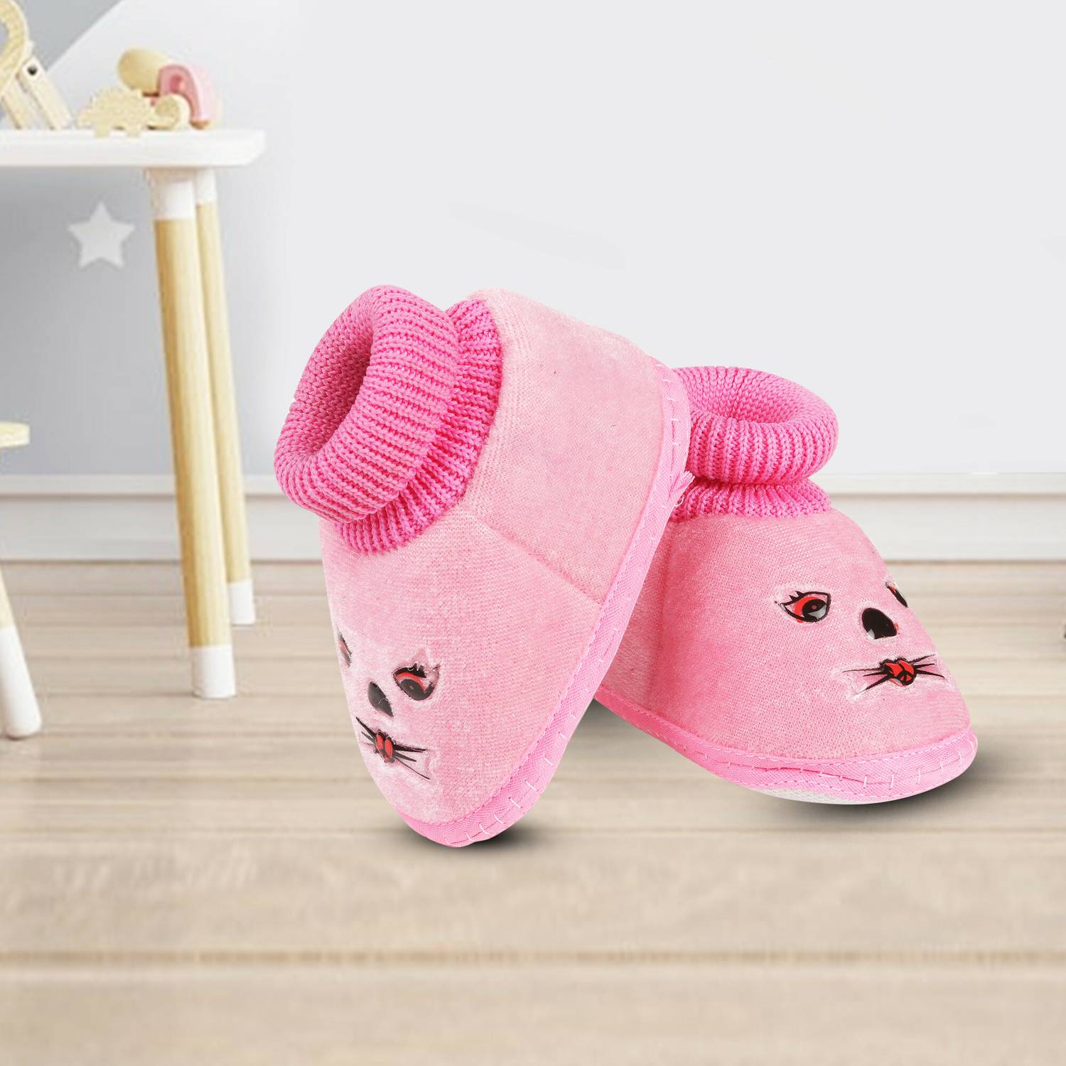 ASHISH TRADERS Booties