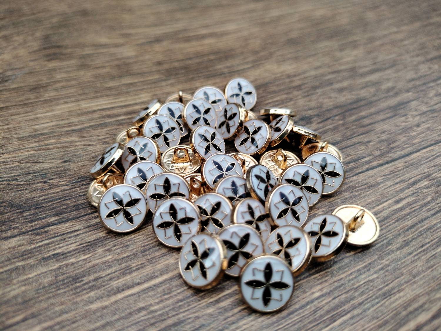 Buttoncorner Modern Stylish White Golden Round Metal Buttons with Black Design – 10mm Durable Metal Buttons