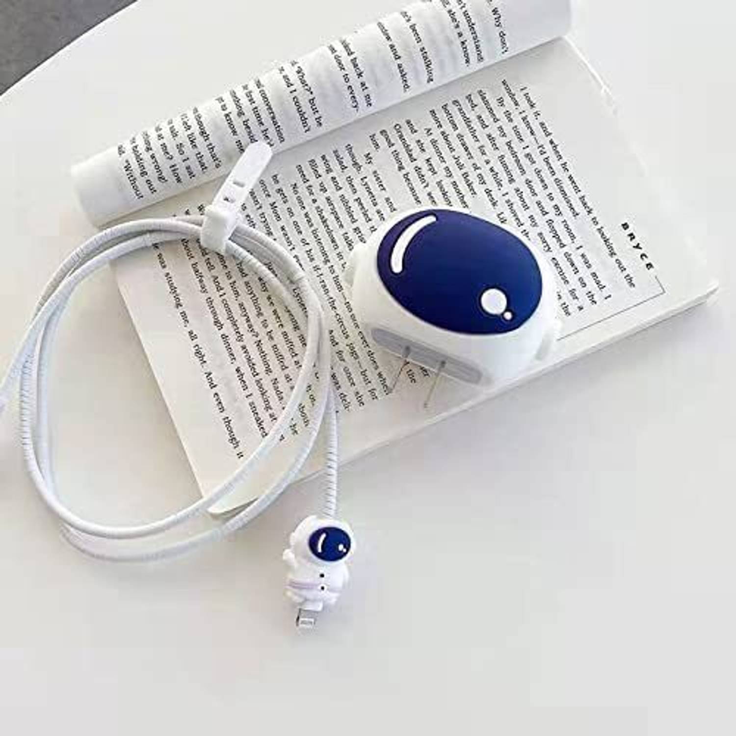 Augen Astronaut Cartoon 3D Protective Chrager Case 20W iPhone USB-C Power Adapter Cute Cable Protector