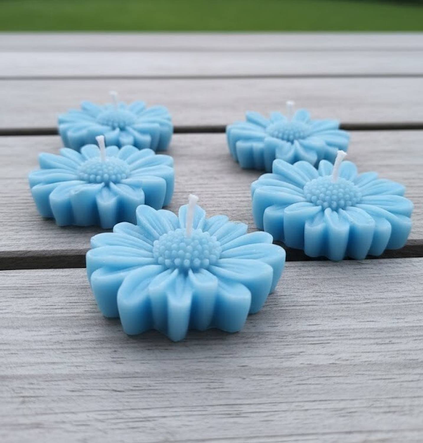 Aatman Enterprise Daisy Design Flower Candle