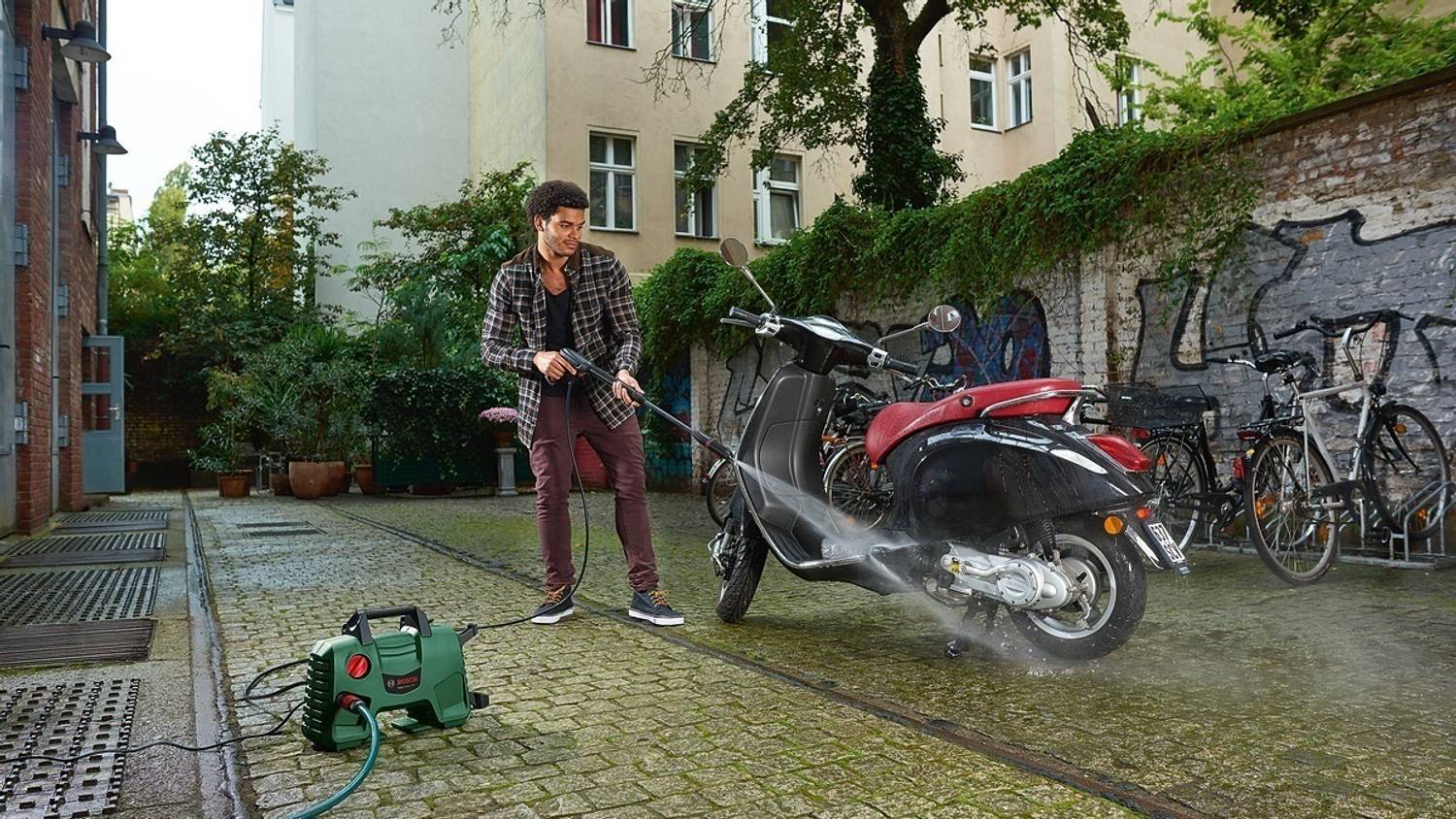 BOSCH EASY AQUATAK 110 Pressure Washer Price in India - Buy BOSCH
