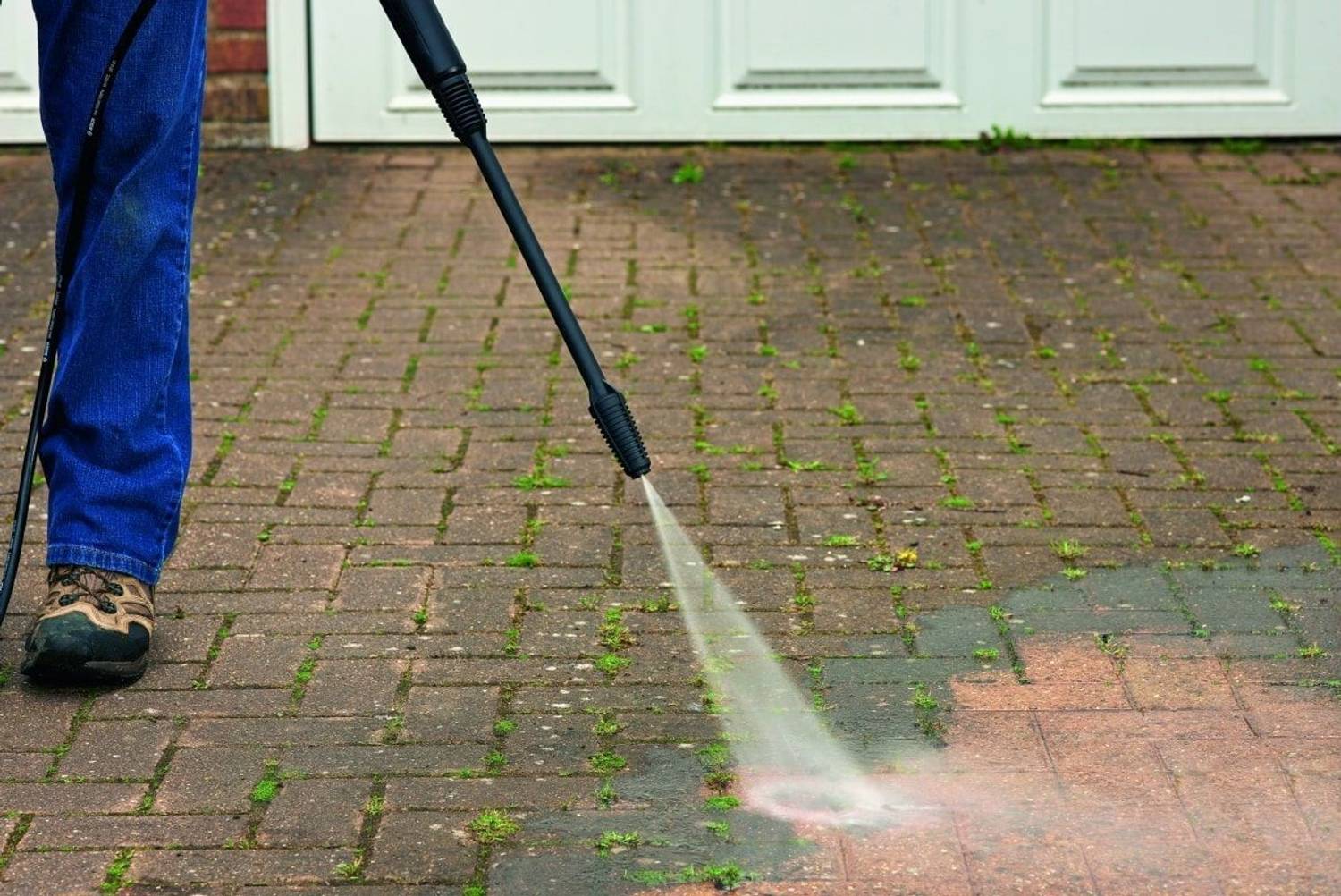 Bosch Universal Aquatak 125 Pressure Washer - Image 2