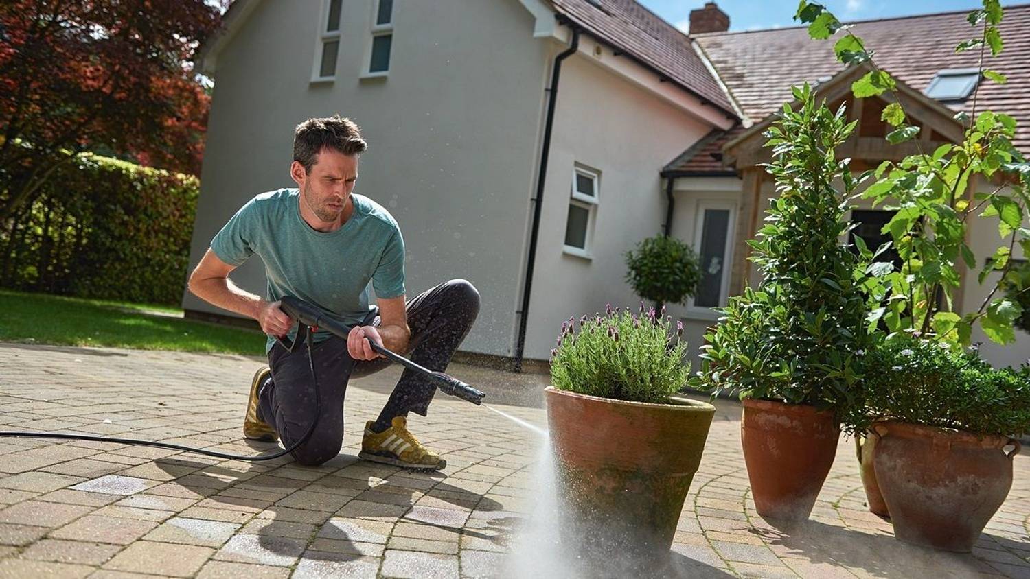 Bosch Universal Aquatak 125 Pressure Washer - Image 3