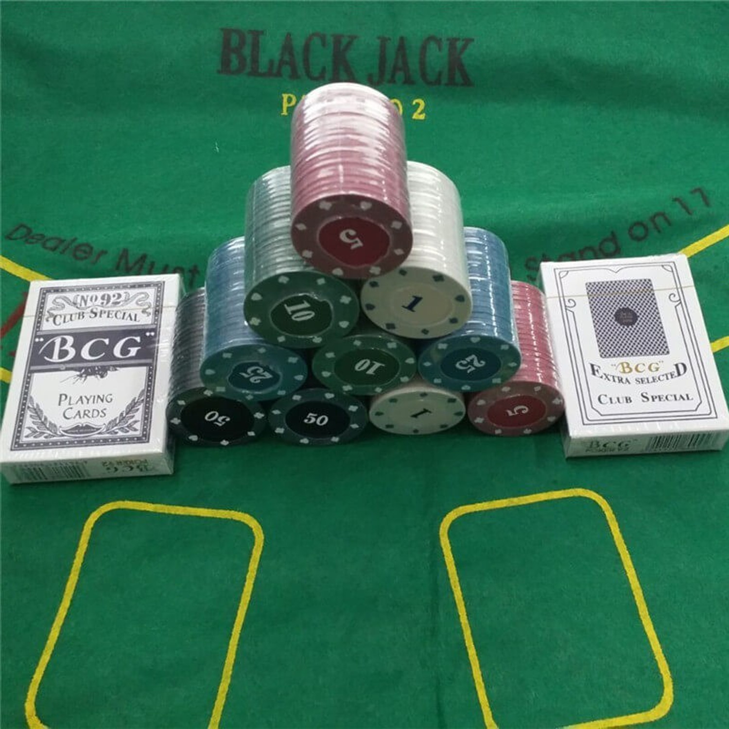 Image of Quirkmall 200 Chip Casino Poker Game Set and Blackjack Table Cloth