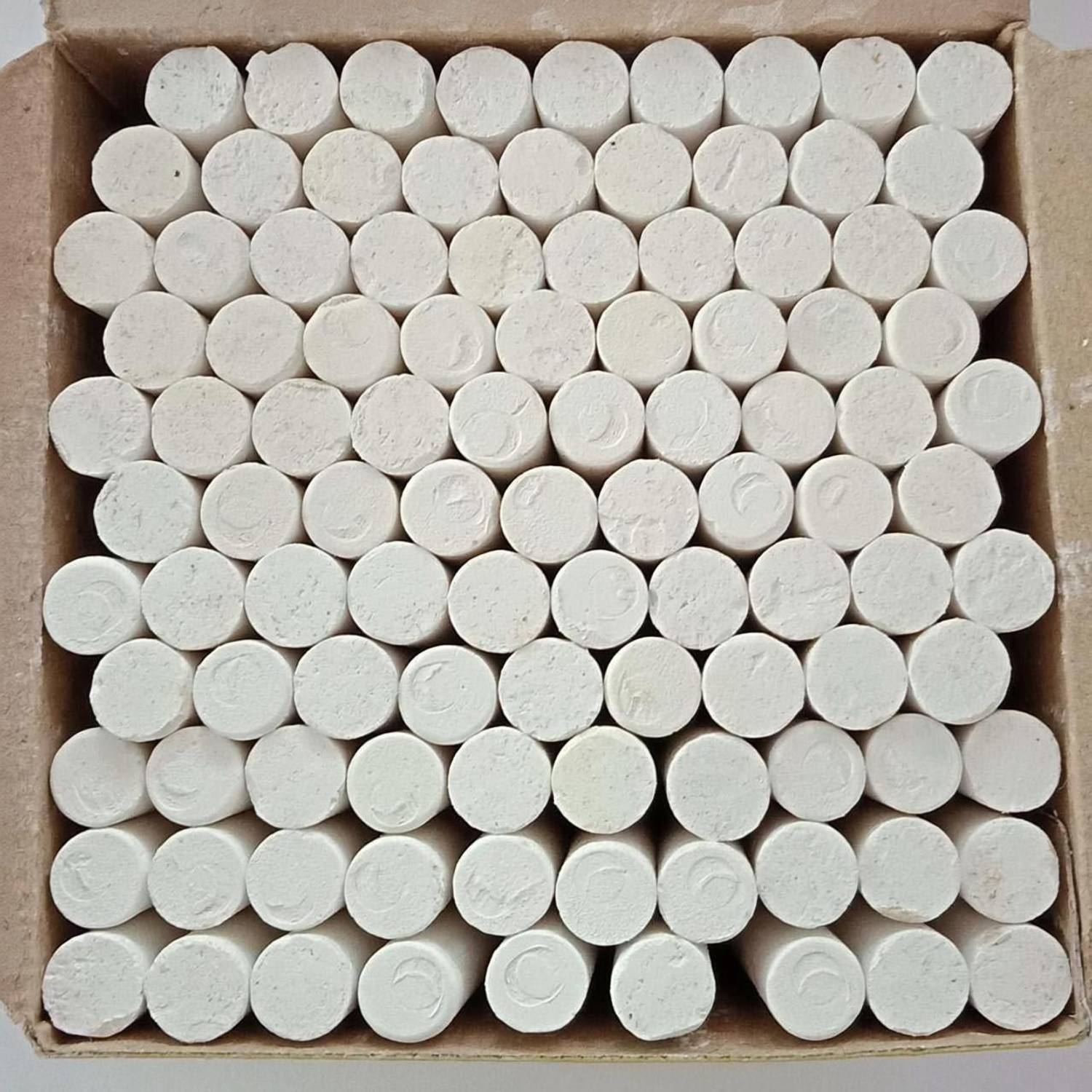 AGRITECH White Dustfree Chalks(100)for Black Boards, Green Boards, Cement Floors pack. 1 CHALK