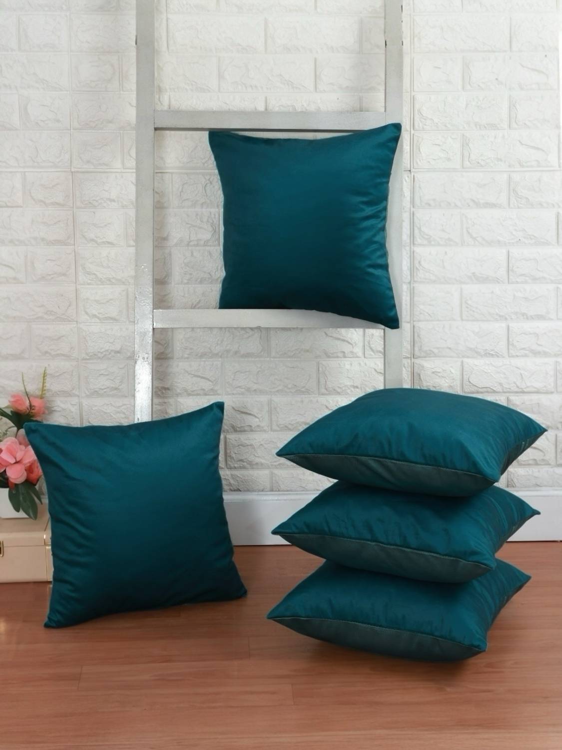 Bigger fish Velvet Cushions Cover