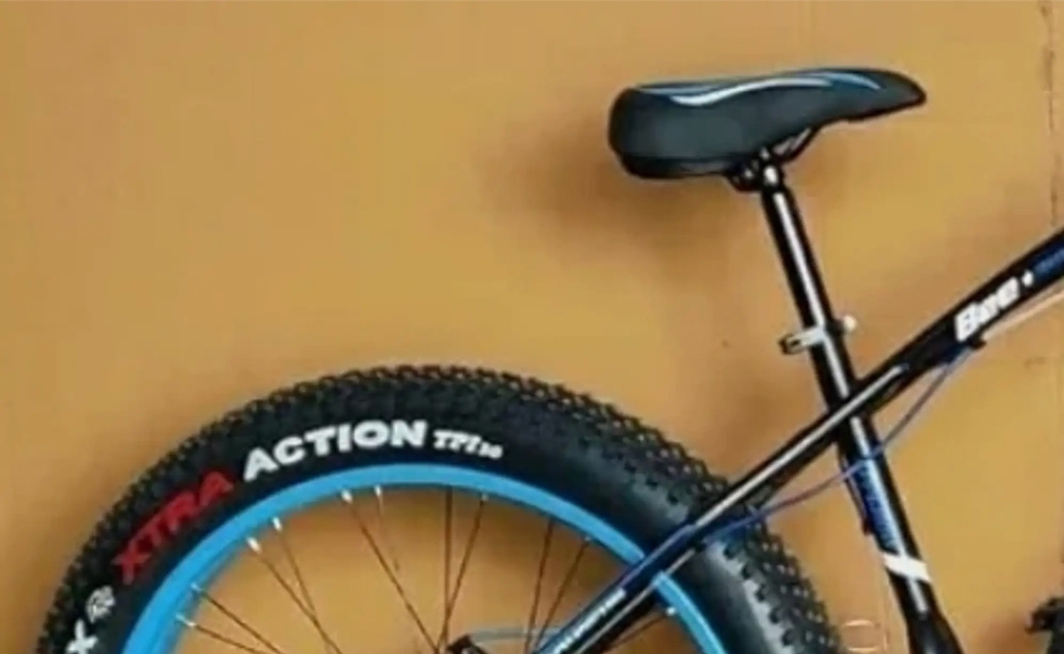Image of HouseOfCommon Jaguar 26 T (inch) Fat Tyre Cycle