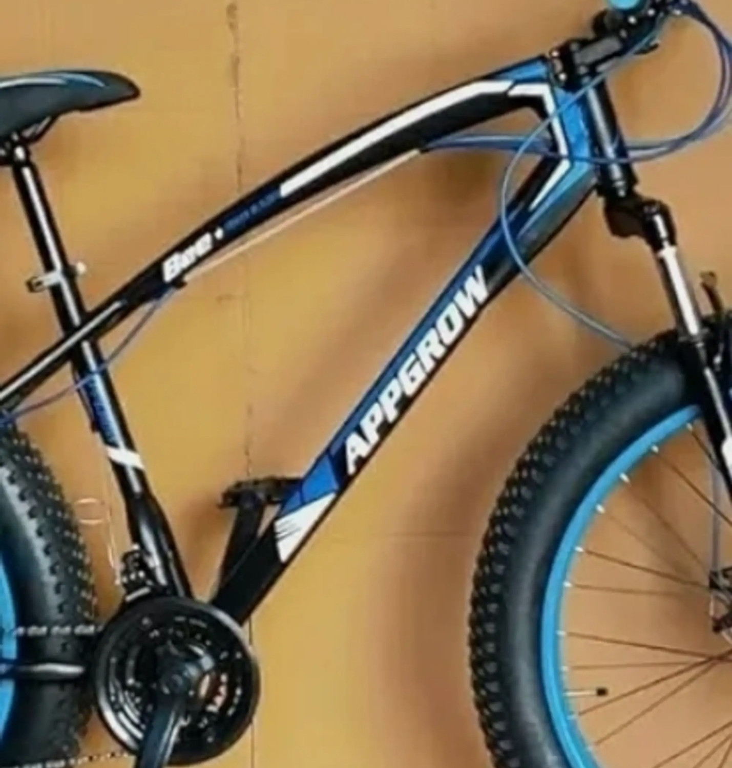 Image of HouseOfCommon Jaguar 26 T (inch) Fat Tyre Cycle