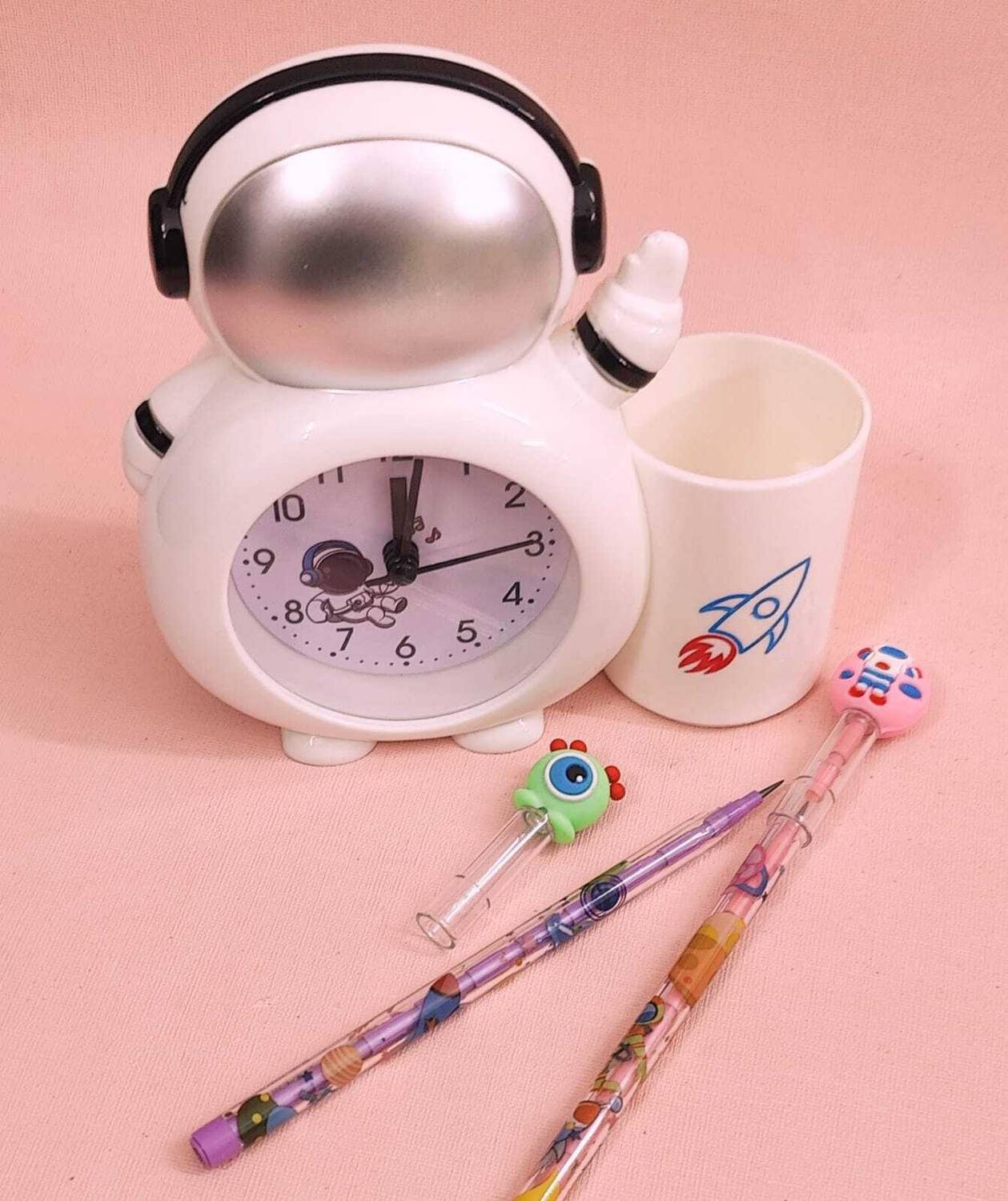AMANVANI 1 Compartments Analog Alarm Clock Table Clock with Pen/Pencil Stand Analog Alarm Clock Table Clock with Pen/Pencil Stand