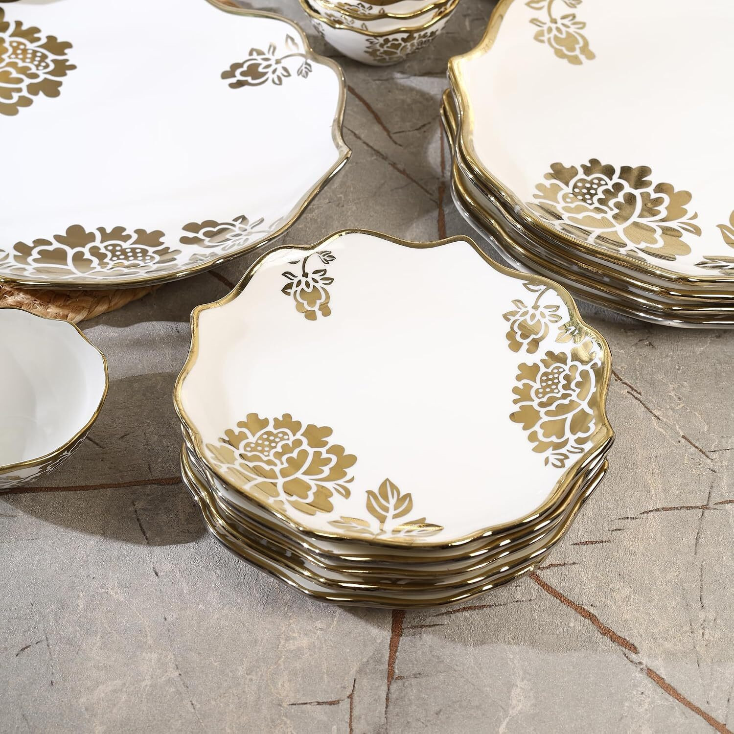 Image of SAAVITR CERAMICS Pack of 18 Ceramic Dinner Set