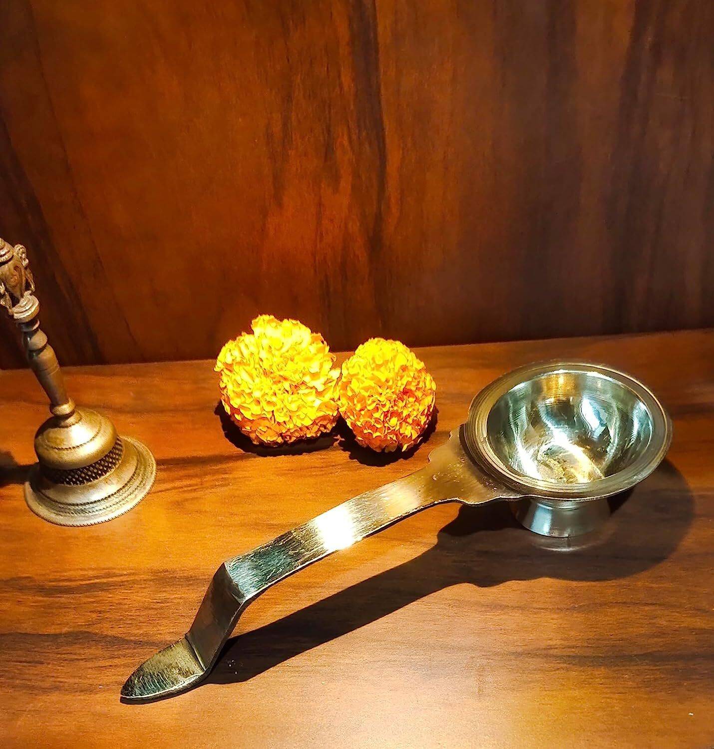 amishi blissful decor Golden Brass Aarti Diya Karpuram Arati Stand Camphor Dani Holder Brass Table Diya