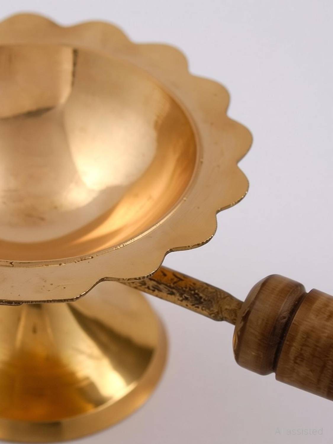 Astrodidi Kapoor Aarti Brass Table Diya Wooden Handle / Kapur Dhoop Diva for Pooja Brass Table Diya
