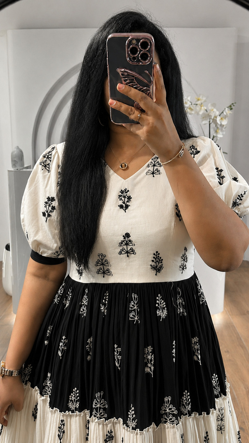 Image of SEYAFAB Women Tiered White, Black Below Knee Dress