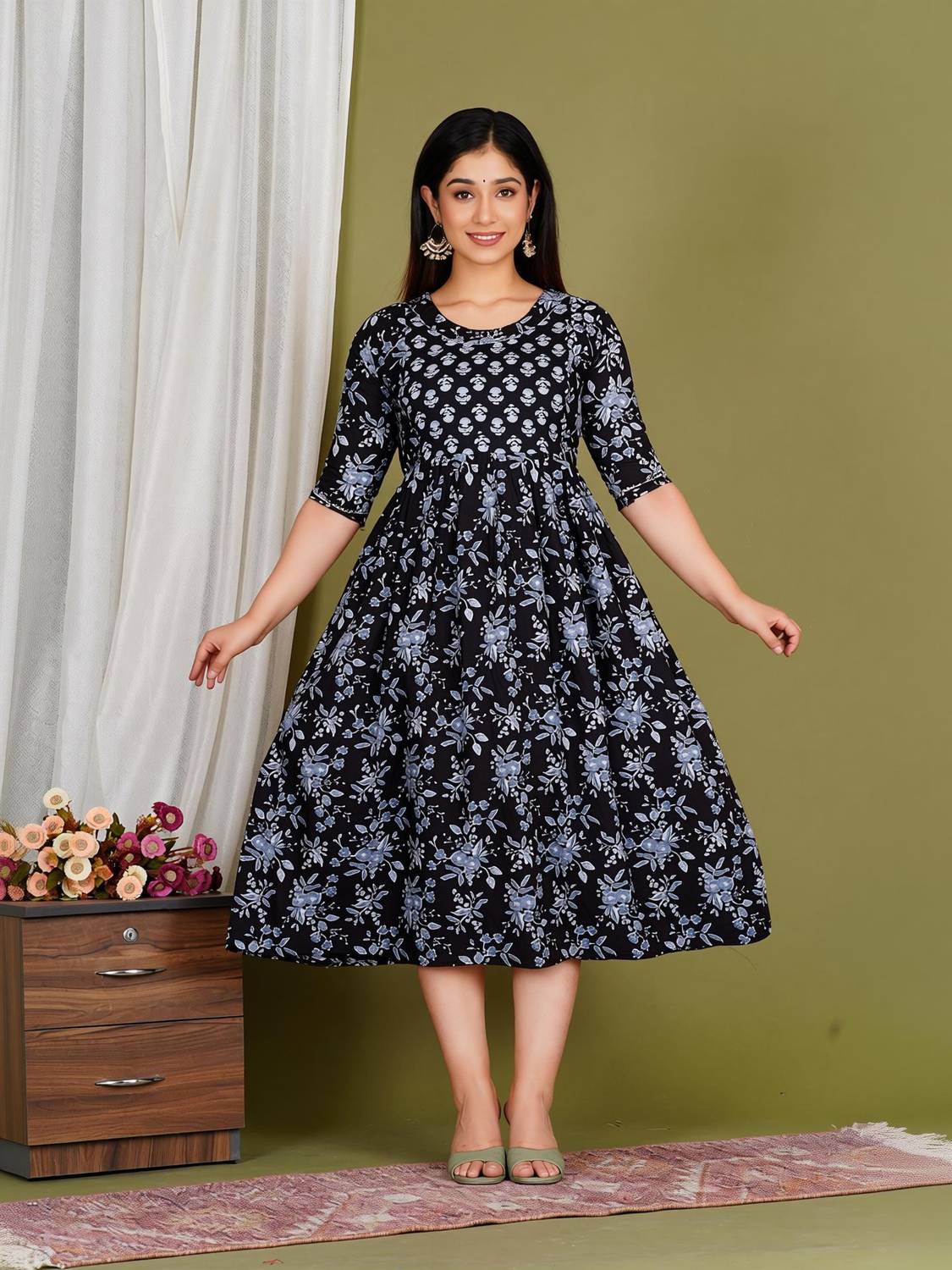 AAVRITTIQUEENS Women Fit and Flare Black Below Knee Dress