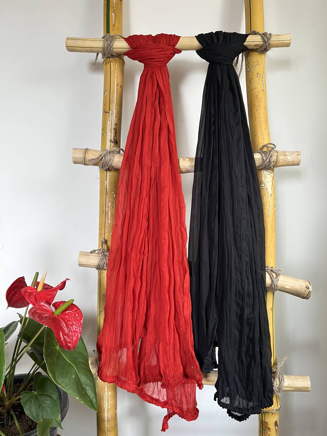 Hella Fashions Chiffon Solid Black, Red Women Dupatta
